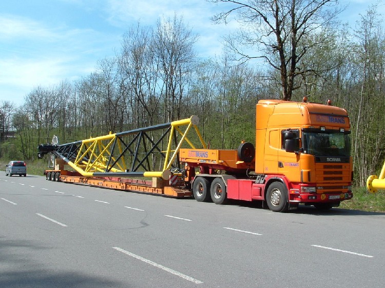 Scania 164 Mit LHM ausleger Kopfstück weit.jpg