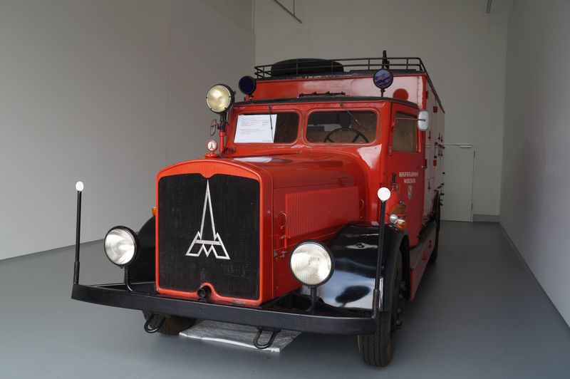  Magirus-M40S-BJ1936-Schlauchtenderwagen-
 exWürzburg-FWMuseumWaldkraiburg_20140613
_001.jpg