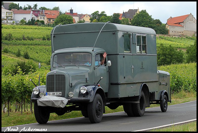 HD-UH312H-1-BorderMaker.jpg
