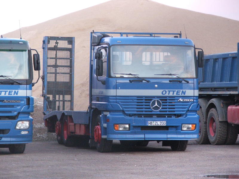 MB Actros Otten-Tieflader-LKW (2).jpg