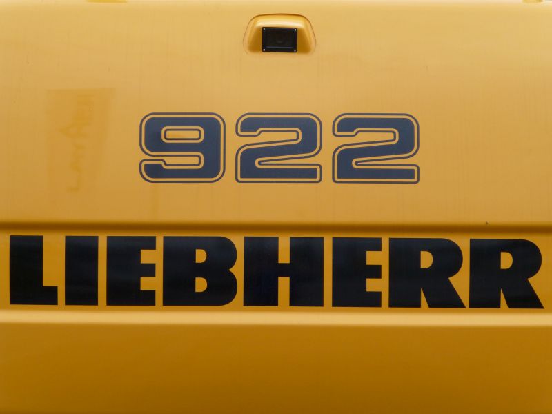 Liebherr R 922 1.jpg