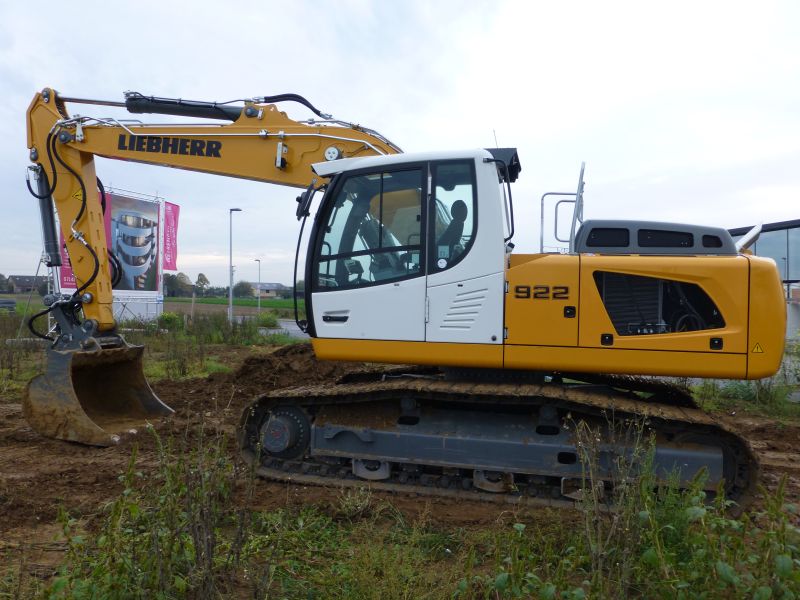 Liebherr R 922 3.jpg