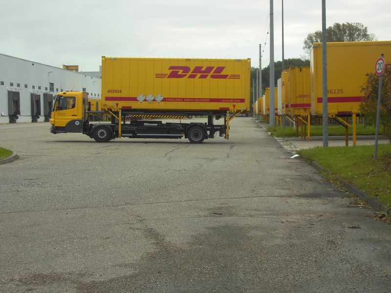 dhl02.jpg