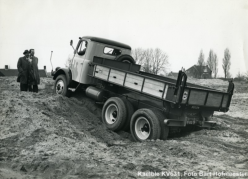 comp_Henschel Dreiachser Holland.jpg