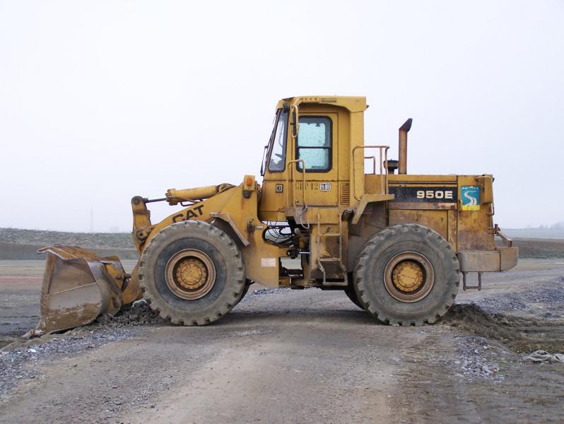 Caterpillar 950E-02.jpg