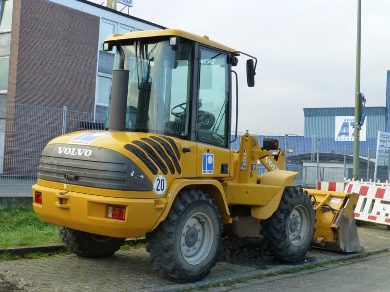 K800_Volvo L30B Gelb 1.jpg