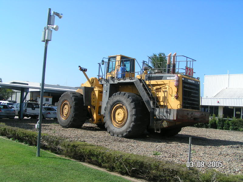 Komatsu WA900 Radlader.jpg