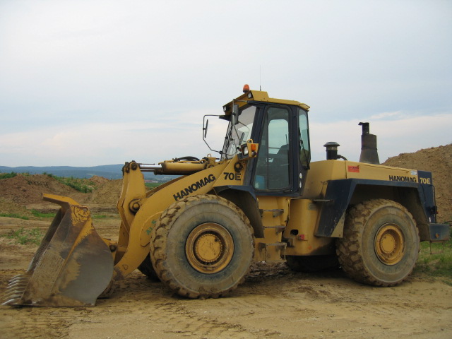 hanomag 80 e la culturista muscolosa esperta in spostamento colline Attachment