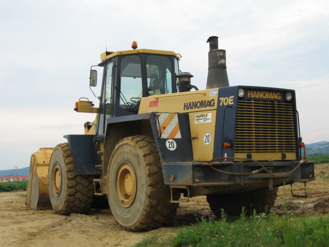 hanomag 80 e la culturista muscolosa esperta in spostamento colline Attachment