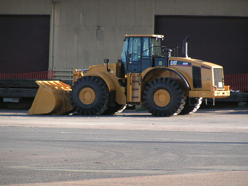 CAT 980H 2.jpg