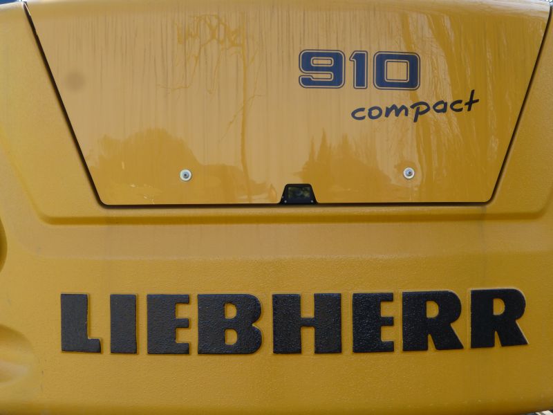 Liebherr A 910 1.jpg