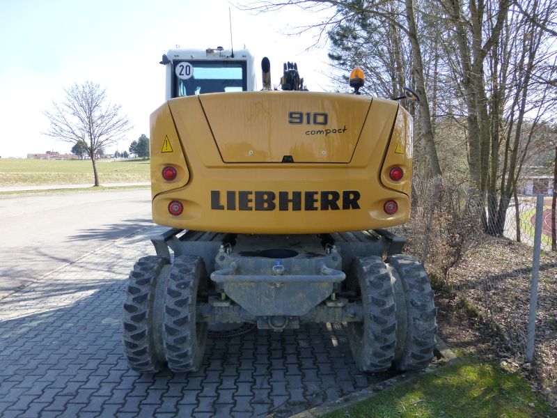 Liebherr A 910 2.jpg