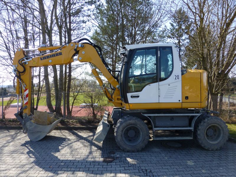 Liebherr A 910 4.jpg
