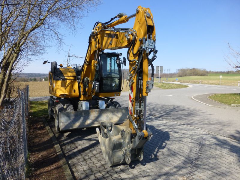 Liebherr A 910 6.jpg