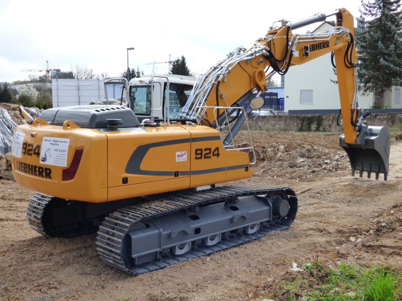 Liebherr R 924 C 3.jpg