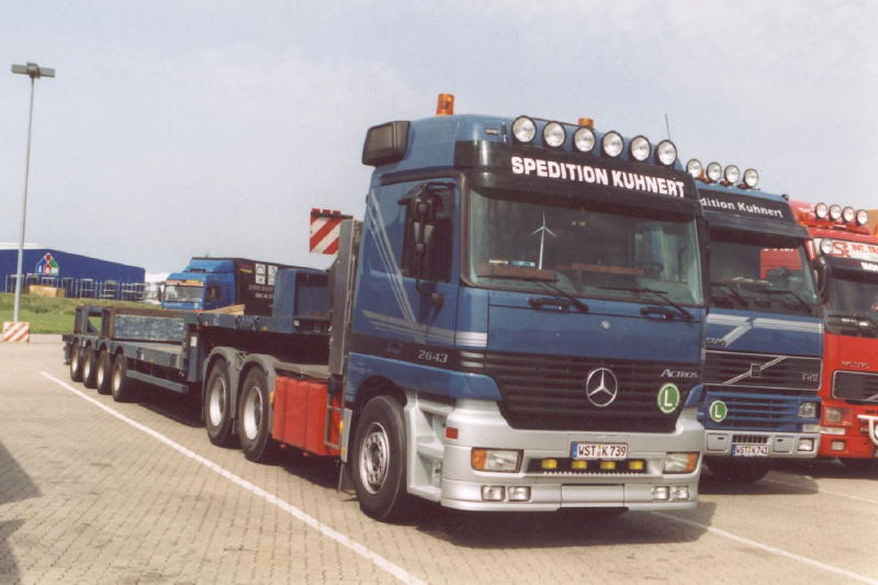 Kuhnert Actros 2643 TiSz (2).jpg