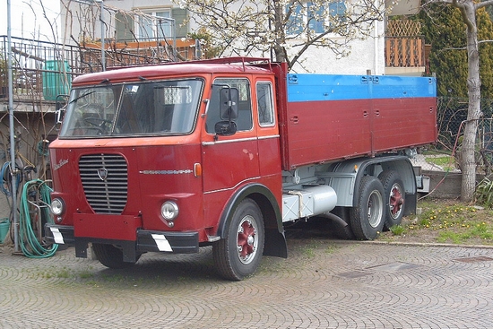 Lancia Esadelta B Perlini.jpg