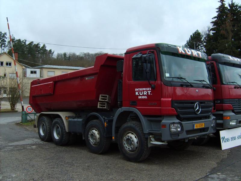 Mercedes-Benz Actros 3236-002.jpg