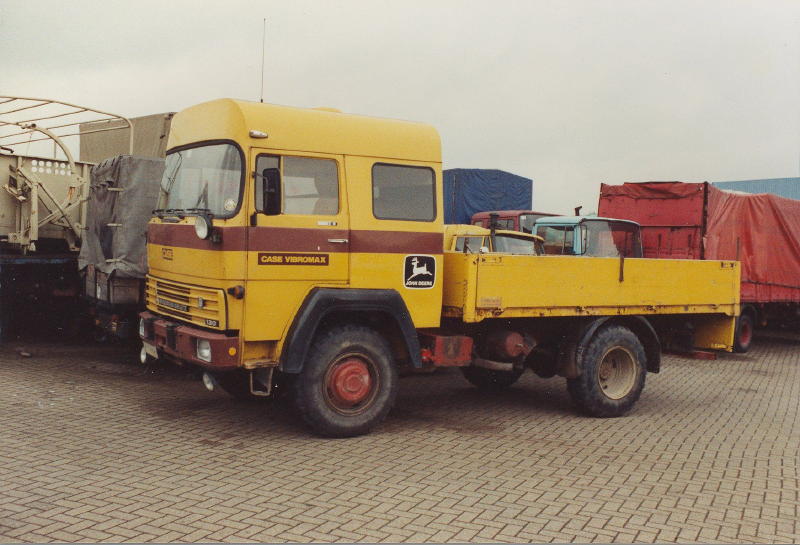 Magirus-Deutz 130D9 Pritsche und Doka gelb-braun (2).jpg