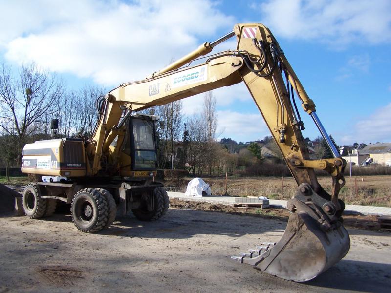 Caterpillar M 320.jpg