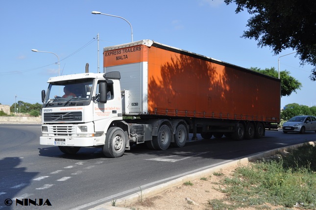 Volvo_FM12_420_6x4_NT_01.jpg