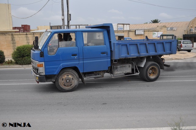 Toyota_Dyna_4x2_Long_Cab_S1_01.jpg