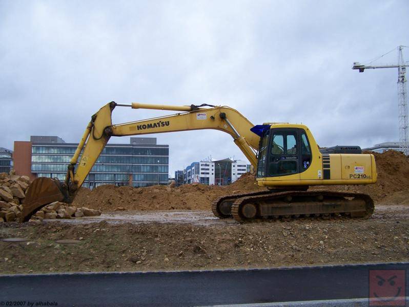 ©Komatsu PC 210LC-02.jpg