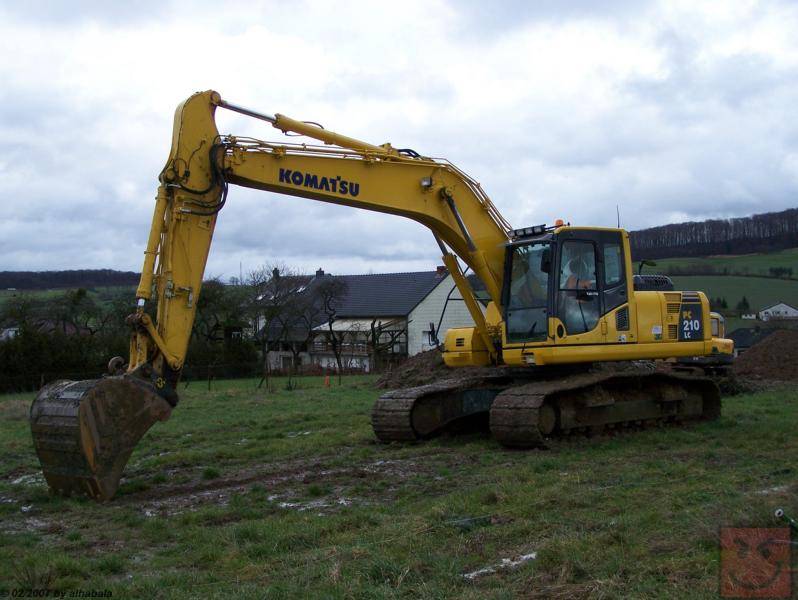 ©Komatsu PC 210LC-06.jpg