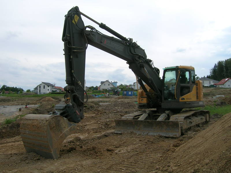 Volvo ECR 235.jpg