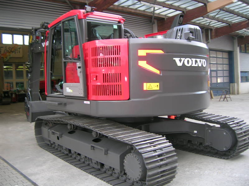 Volvo ECR235E (5).jpg