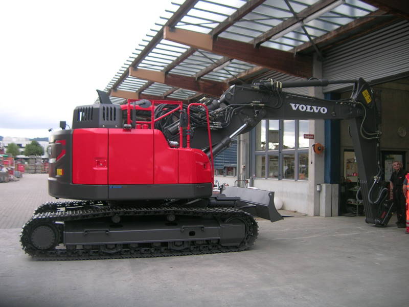 Volvo ECR235E.jpg