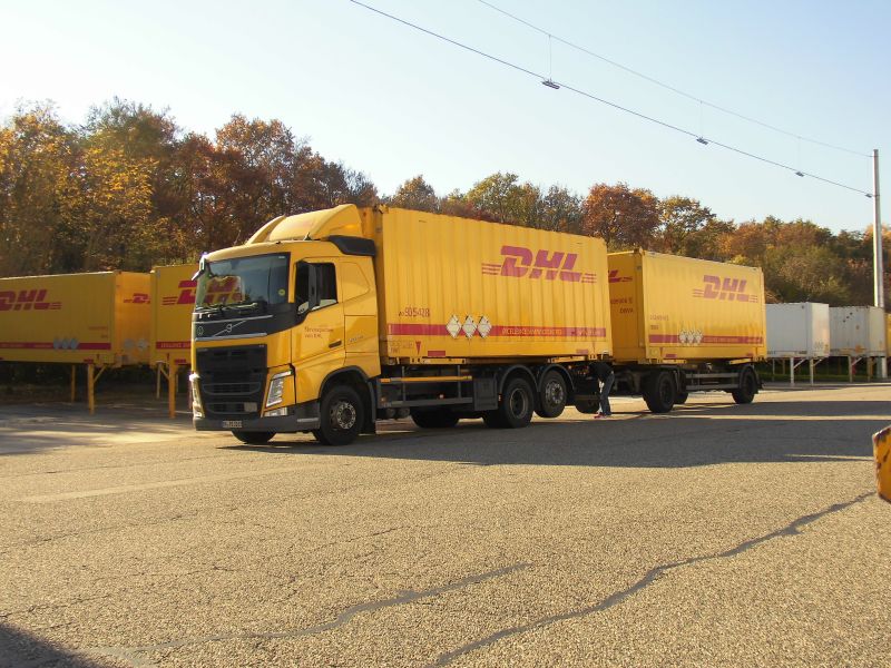 dhl01.jpg