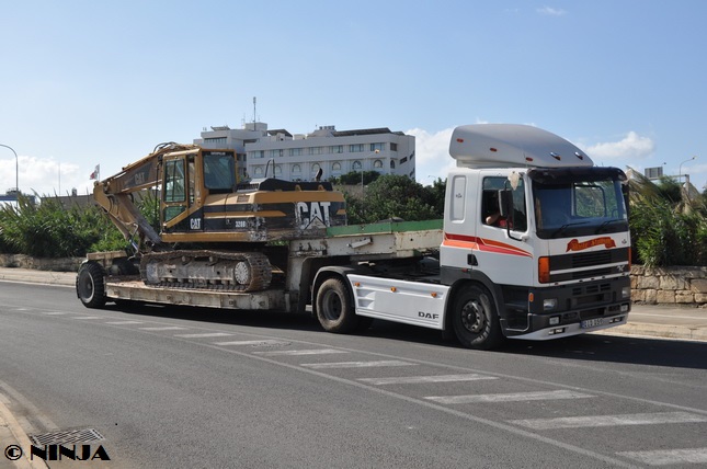 Leyland_DAF_85.330_4x2_NT_15.jpg