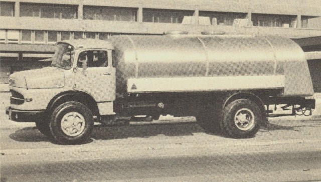L 1920 4x2 Citerne carburant -1 (1971).jpg