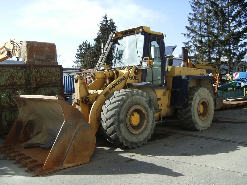 hanomag 80 e la culturista muscolosa esperta in spostamento colline Attachment