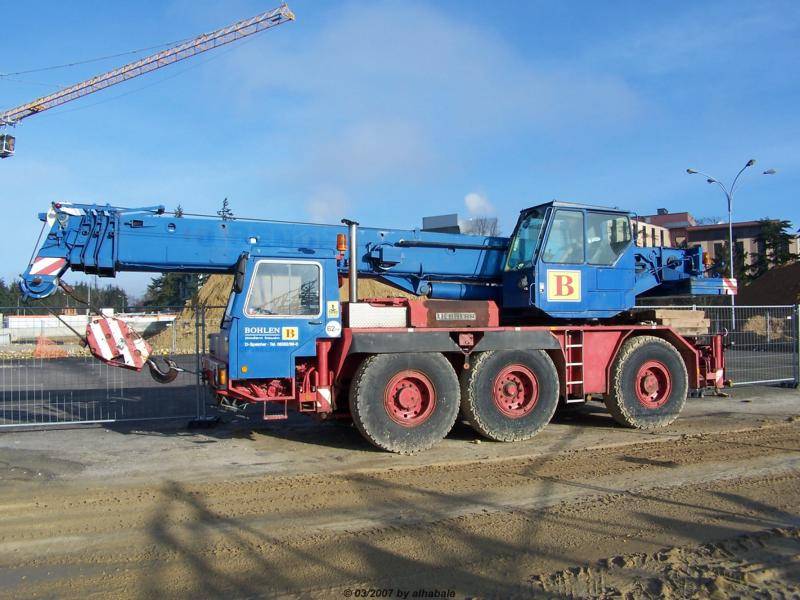 ©Liebherr LTM 1035.jpg