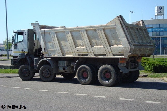 Iveco_EuroTrakker_410E42_8x8_S1_03.jpg