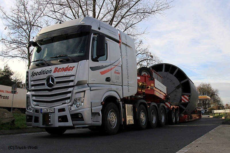 Bender MB Actros4 4163 SI-JB 1741 2015 12 22 Weiskirchen-SüdWEB.jpg