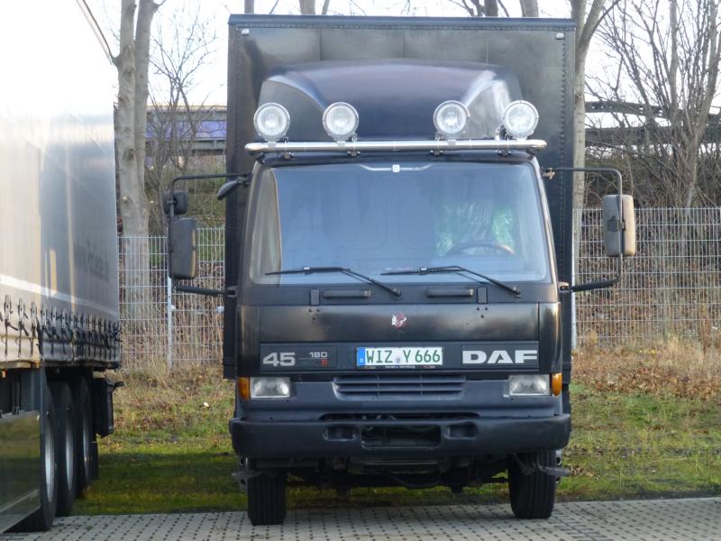 K800_DAF 45 180 Koffer Black 1.jpg