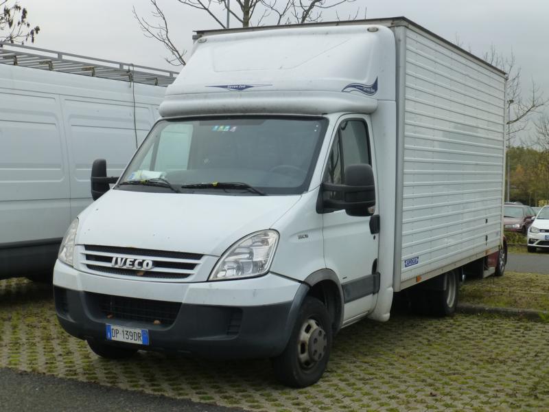 K800_Iveco Daily 35C18 Koffer 1.jpg