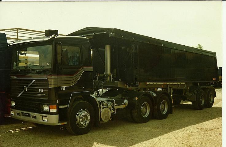 Volvo F12 400 08-88 2 comp.jpg