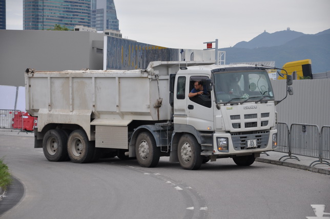 Isuzu_CYH_8x4_S1_01_resize.jpg