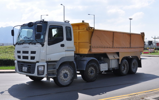 Isuzu_CYH_8x4_S1_13_resize.jpg