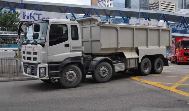 Isuzu_CYH_8x4_S1_27_resize.jpg