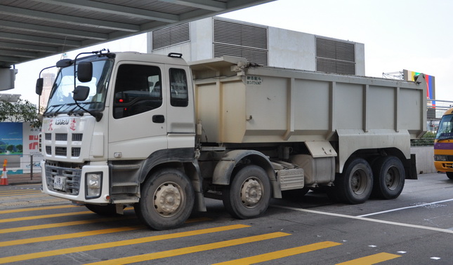 Isuzu_CYH_8x4_S1_40_resize.jpg