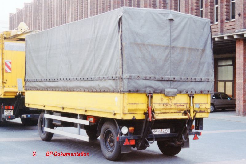 BP 55 - 2234bb__GRAU GmbH__Großer Pritschenanhänger f. Messedienst.jpg
