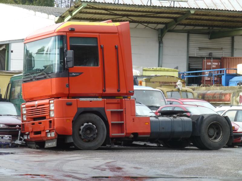 K800_Renault Magnum AE 440 SZM Rot 1.jpg