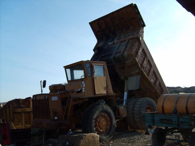 Komatsu HD 320-002.jpg