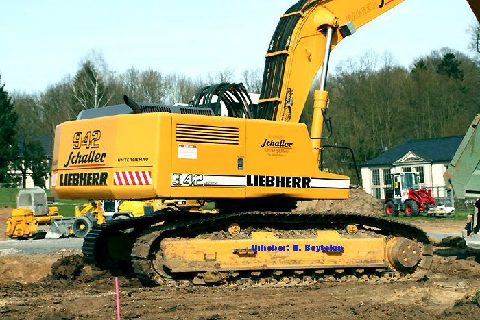 Liebherr_R942_5.jpg