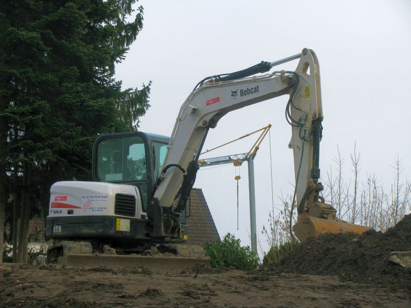 Bobcat E 80.jpg